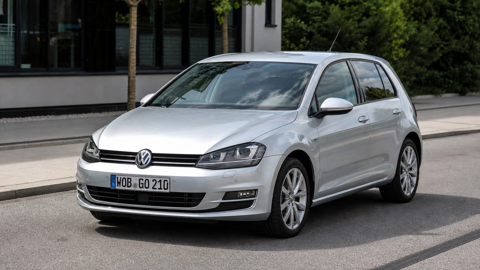 Frühes Golf Modell auf der Straße